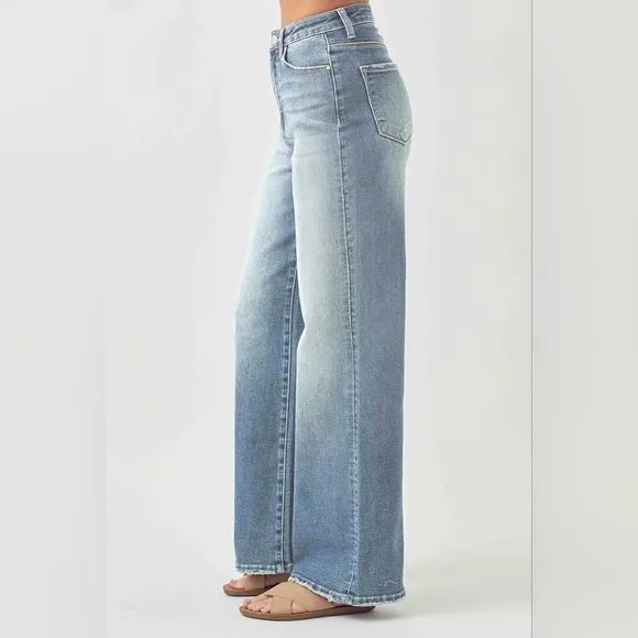 ⭐ Risen wide leg plus size 90s light wash jeans distressed hem
