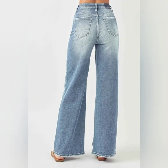 ⭐ Risen wide leg plus size 90s light wash jeans distressed hem