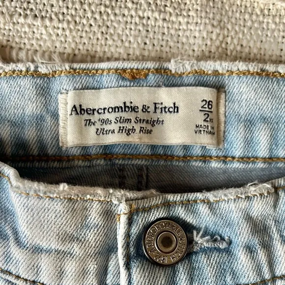 Abercrombie &amp; Fitch 90’s Slim Straight Ultra High Rise Denim Jeans Size 26/2 XS