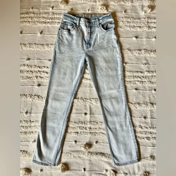 Abercrombie &amp; Fitch 90’s Slim Straight Ultra High Rise Denim Jeans Size 26/2 XS