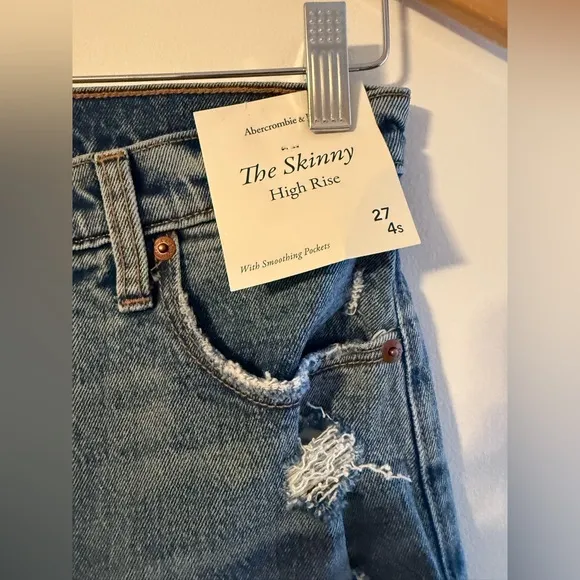 Abercrombie and Fitch The Skinny High Rise Distressed Denim Jeans Size 27/4s NWT