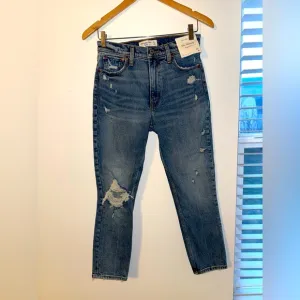 Abercrombie and Fitch The Skinny High Rise Distressed Denim Jeans Size 27/4s NWT