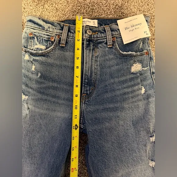 Abercrombie and Fitch The Skinny High Rise Distressed Denim Jeans Size 27/4s NWT