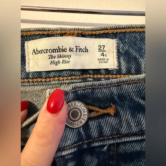 Abercrombie and Fitch The Skinny High Rise Distressed Denim Jeans Size 27/4s NWT