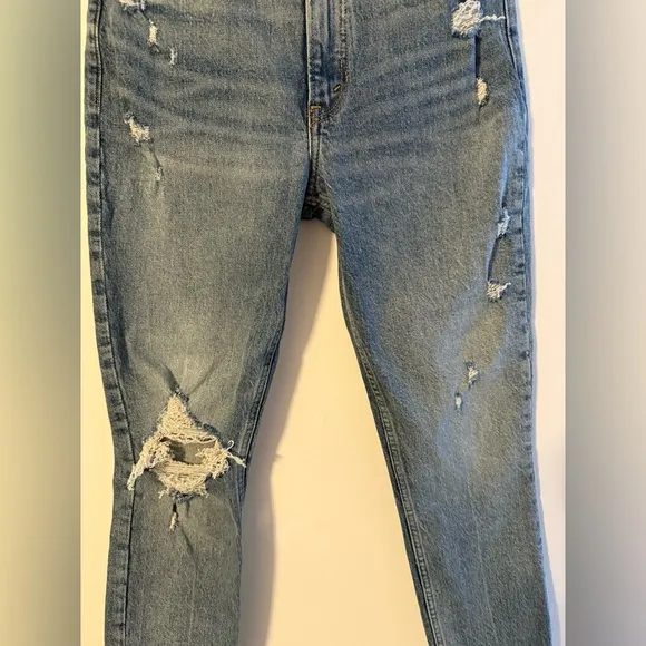 Abercrombie and Fitch The Skinny High Rise Distressed Denim Jeans Size 27/4s NWT