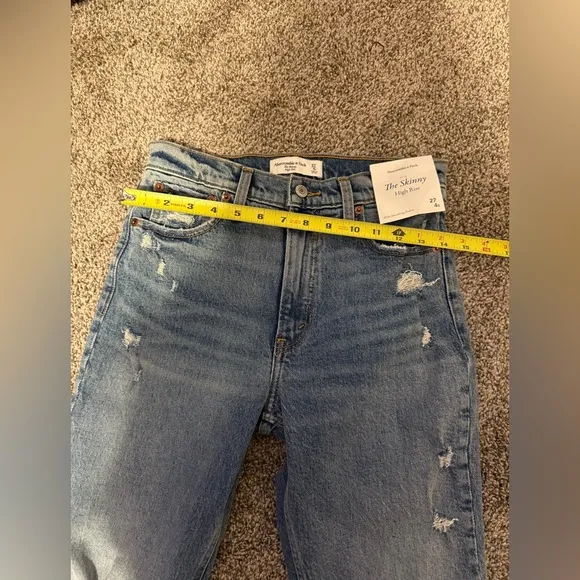 Abercrombie and Fitch The Skinny High Rise Distressed Denim Jeans Size 27/4s NWT