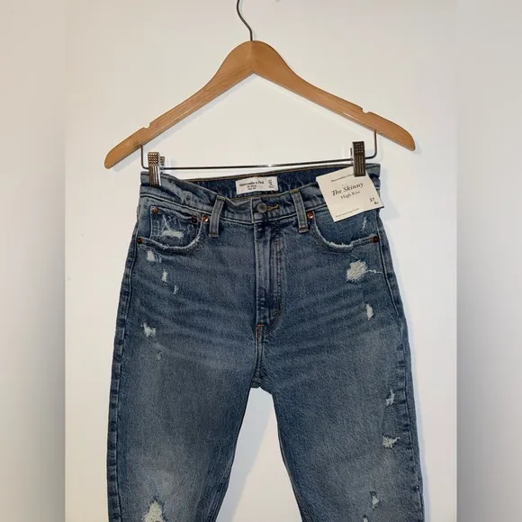 Abercrombie and Fitch The Skinny High Rise Distressed Denim Jeans Size 27/4s NWT