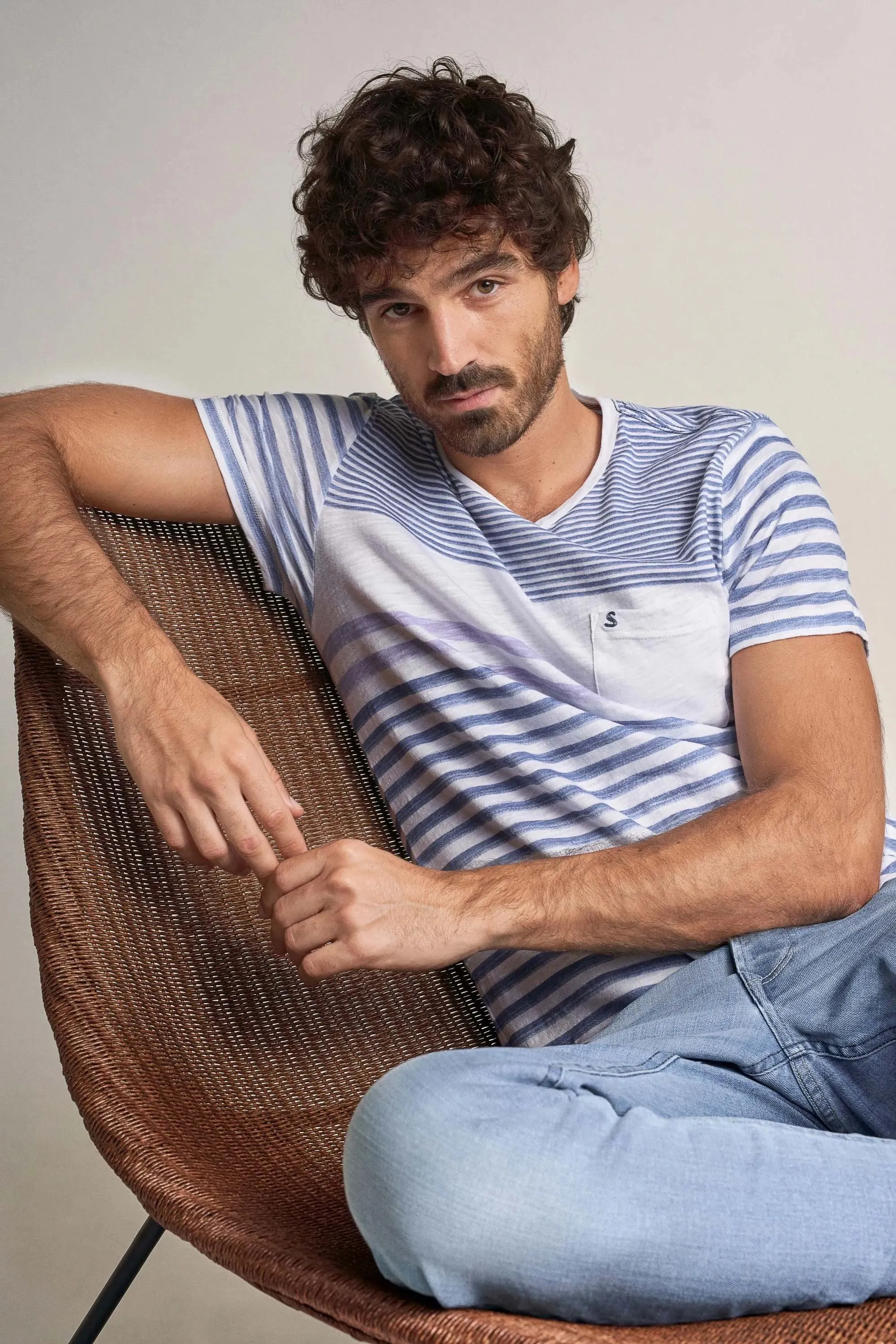 Camiseta a rayas con bolsillo