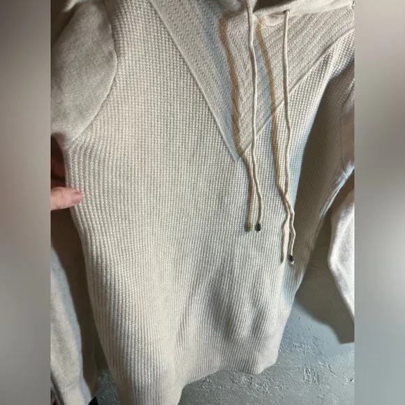 Cashmere NWT 100% Cream Sweater Hoodie: So nice. Amazing quality, textured front