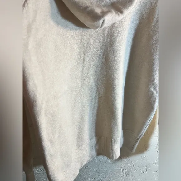 Cashmere NWT 100% Cream Sweater Hoodie: So nice. Amazing quality, textured front
