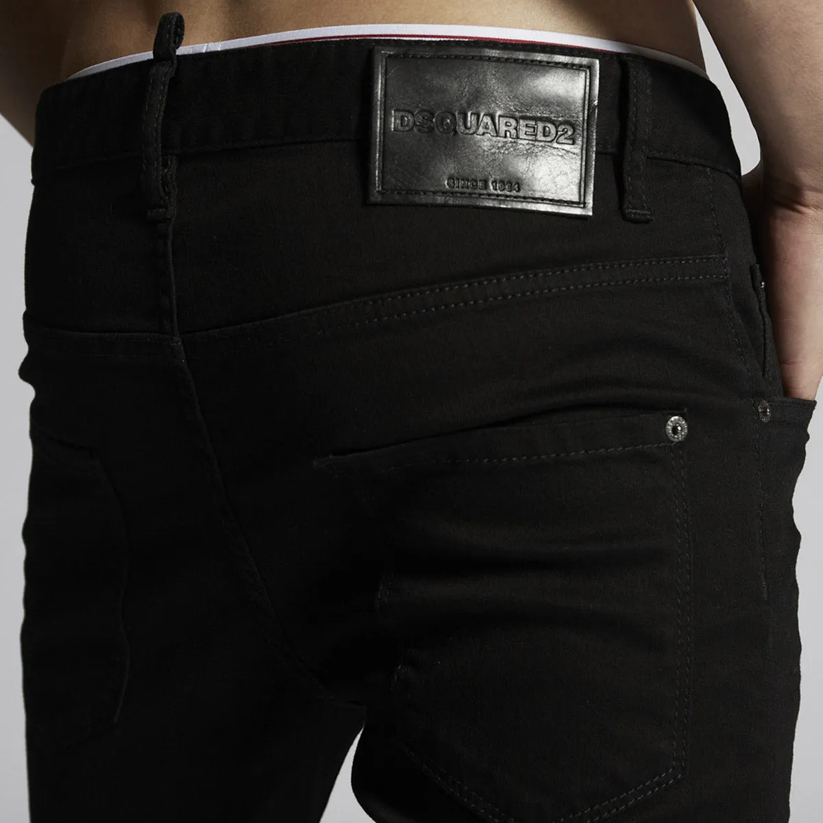 DSQUARED2 - Trash Bull Wash Super Twinky Jeans in Black