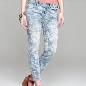 Free People, Hawaiian Floral Skinny Jeans,‎ Size 27