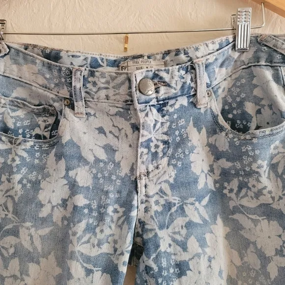 Free People, Hawaiian Floral Skinny Jeans,‎ Size 27