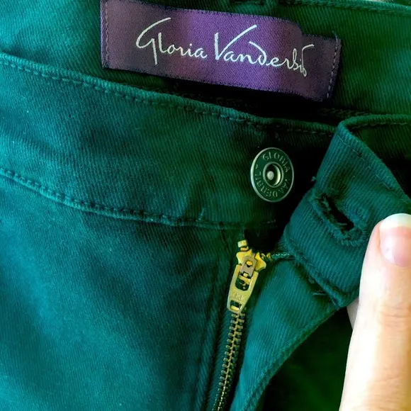 Gloria Vanderbilt Amanda Mid-rise, Straight Leg Zip Fly Jeans, Short, Size 6