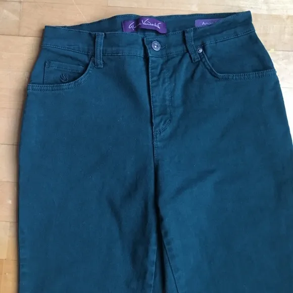Gloria Vanderbilt Amanda Mid-rise, Straight Leg Zip Fly Jeans, Short, Size 6