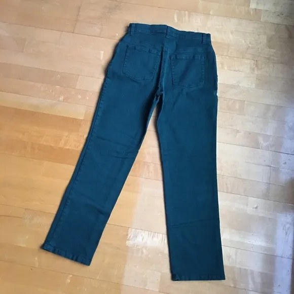 Gloria Vanderbilt Amanda Mid-rise, Straight Leg Zip Fly Jeans, Short, Size 6