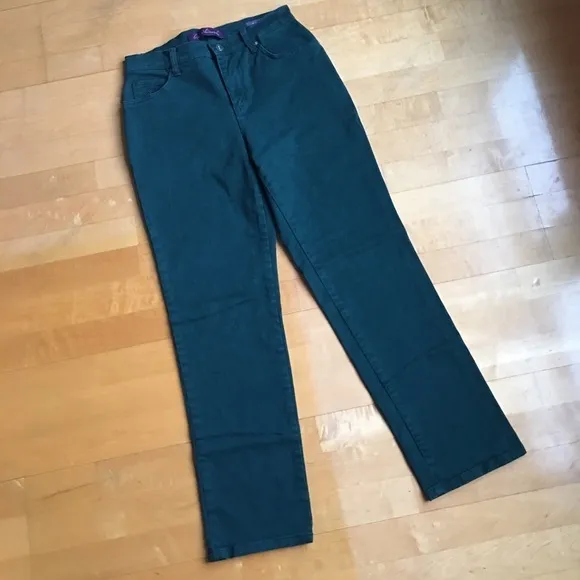 Gloria Vanderbilt Amanda Mid-rise, Straight Leg Zip Fly Jeans, Short, Size 6