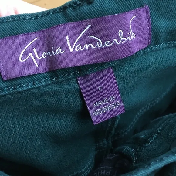 Gloria Vanderbilt Amanda Mid-rise, Straight Leg Zip Fly Jeans, Short, Size 6