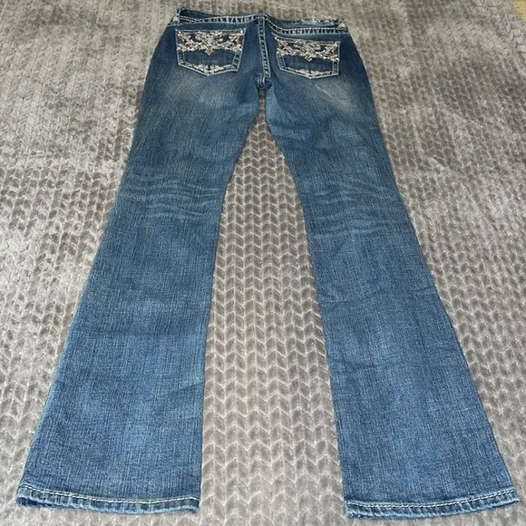 Grace in LA Easy Fit Jeans with Embroidered Pockets and belt loops.  Size 28
