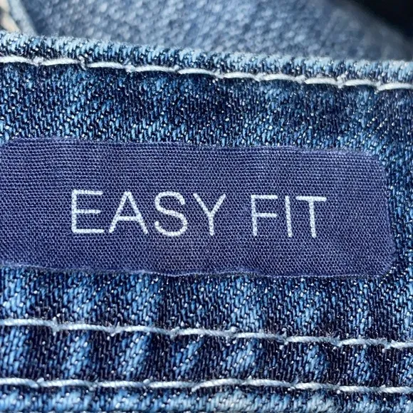 Grace in LA Easy Fit Jeans with Embroidered Pockets and belt loops.  Size 28