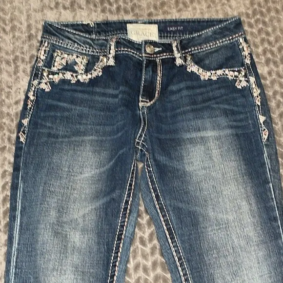 Grace in LA Easy Fit Jeans with Embroidered Pockets and belt loops.  Size 28