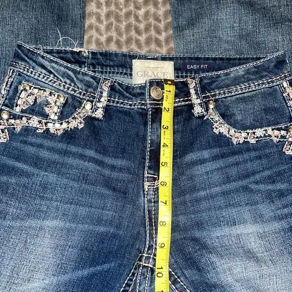Grace in LA Easy Fit Jeans with Embroidered Pockets and belt loops.  Size 28