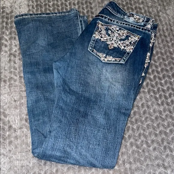 Grace in LA Easy Fit Jeans with Embroidered Pockets and belt loops.  Size 28