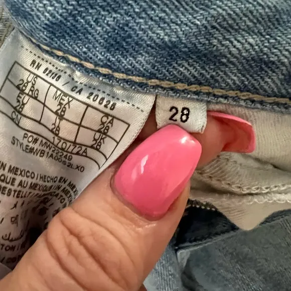 GUESS DISTRESSED BOY FIT JEANS