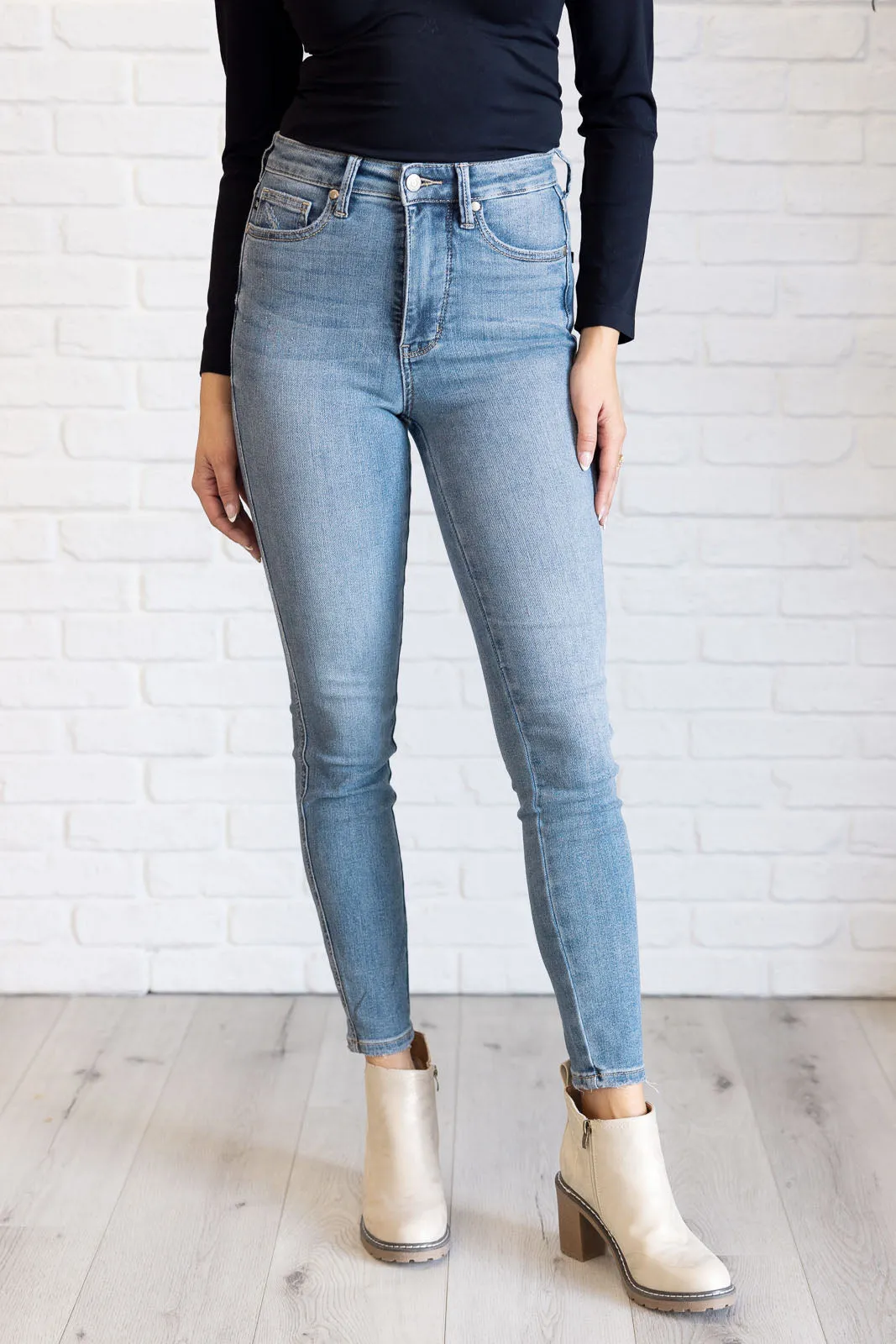 JUDY BLUE Justine High Rise Contrast Wash Skinny Jeans *TUMMY CONTROL*