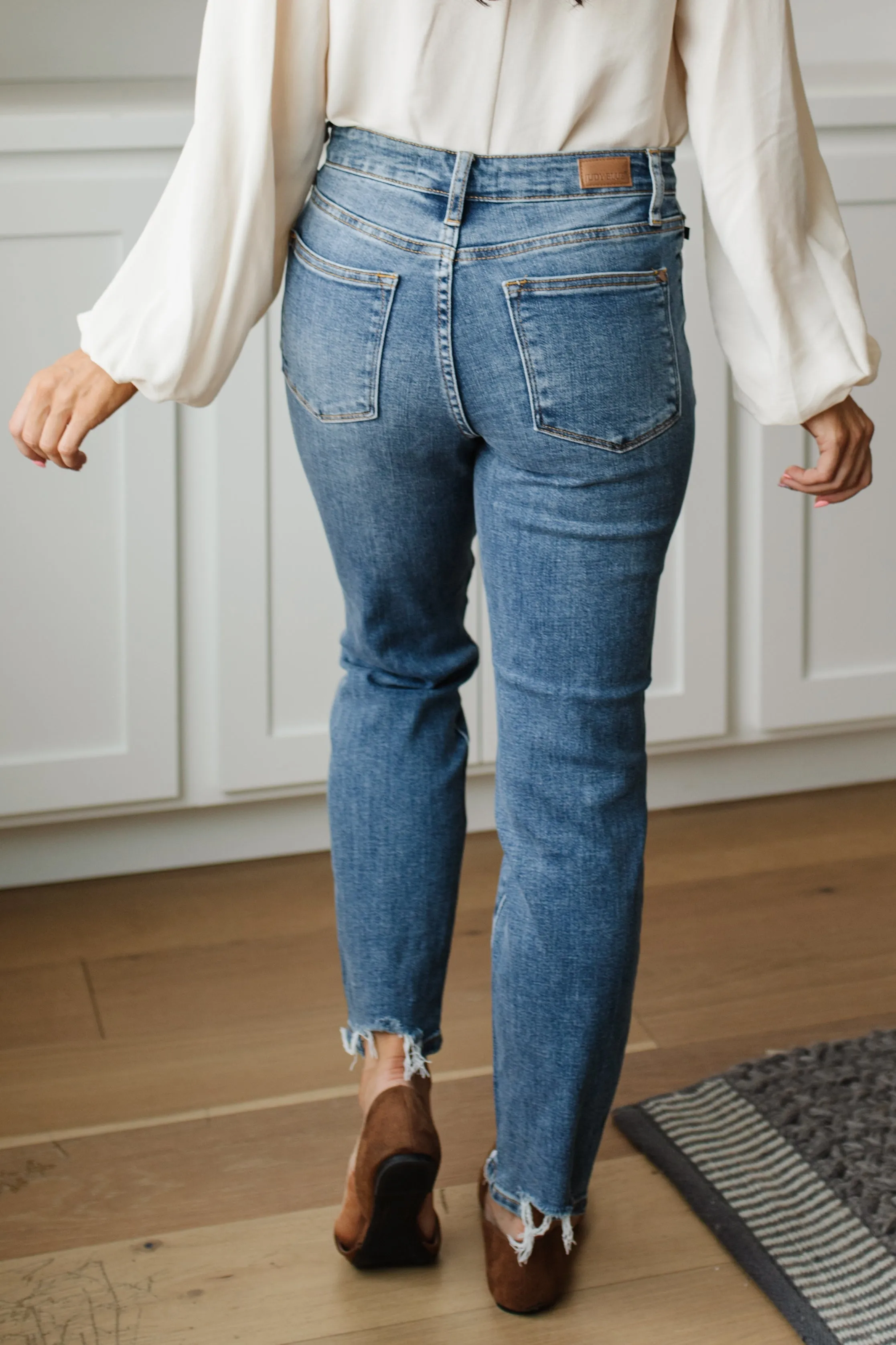 JUDY BLUE Midrise Destructed Hem Slim Fit