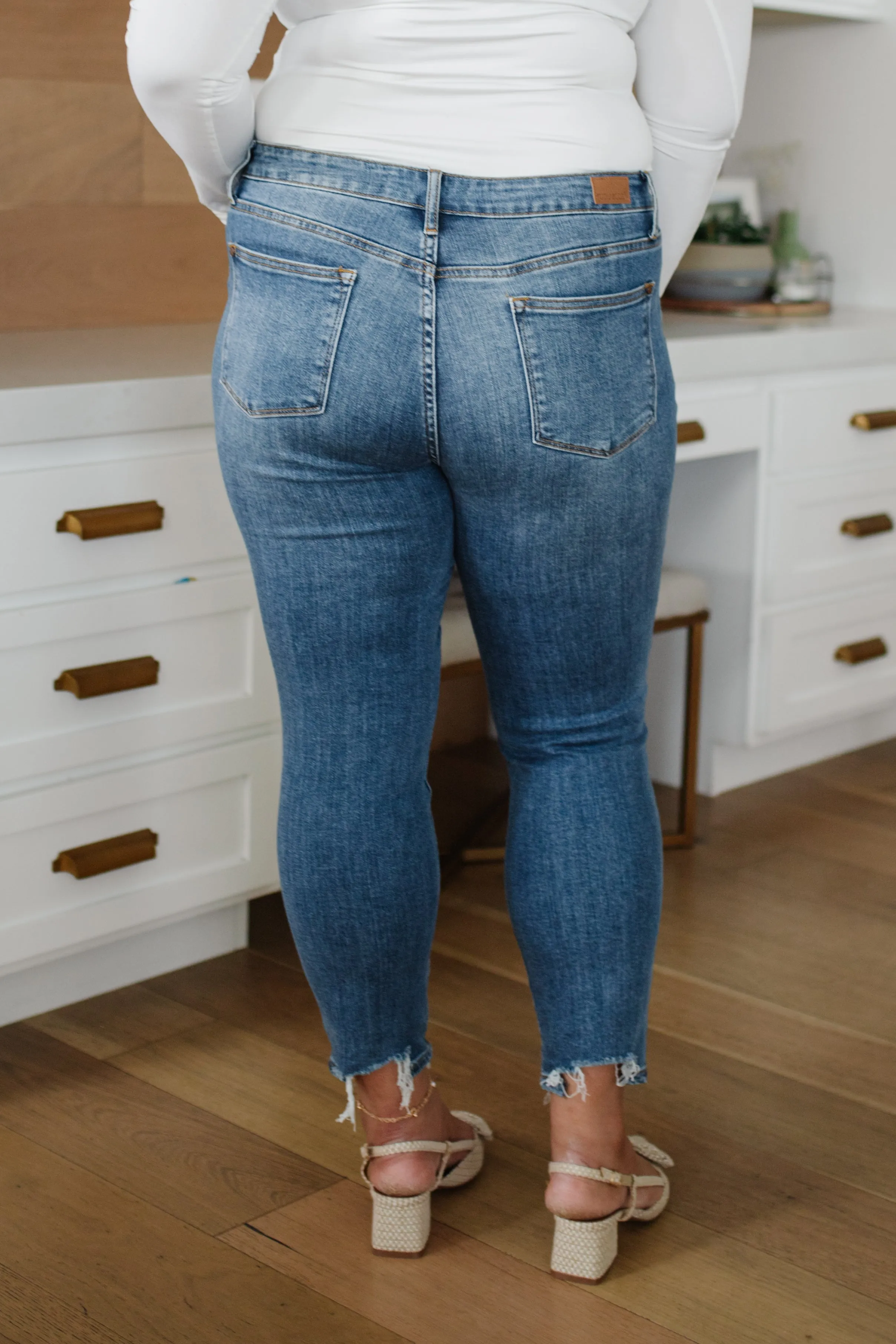 JUDY BLUE Midrise Destructed Hem Slim Fit