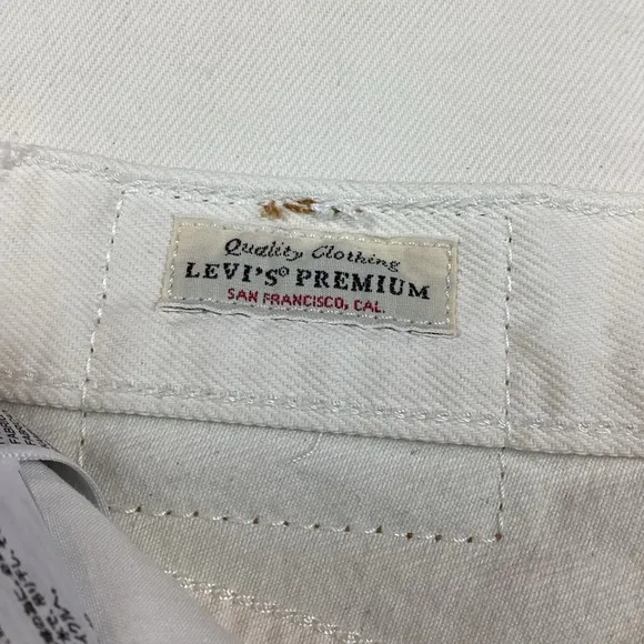 LEVI 70s Aritzia Premium High Slim Straight Jeans White
