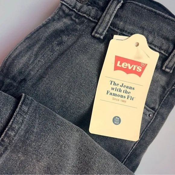 Levi’s • NWT Beat Remix Black 505 C Cropped Jeans
