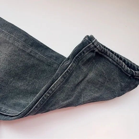 Levi’s • NWT Beat Remix Black 505 C Cropped Jeans