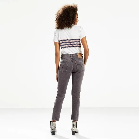 Levi’s • NWT Beat Remix Black 505 C Cropped Jeans
