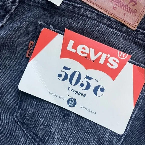 Levi’s • NWT Beat Remix Black 505 C Cropped Jeans