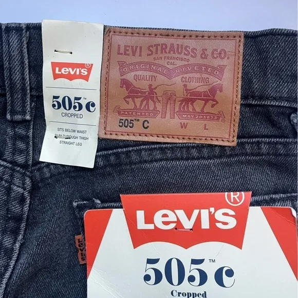 Levi’s • NWT Beat Remix Black 505 C Cropped Jeans