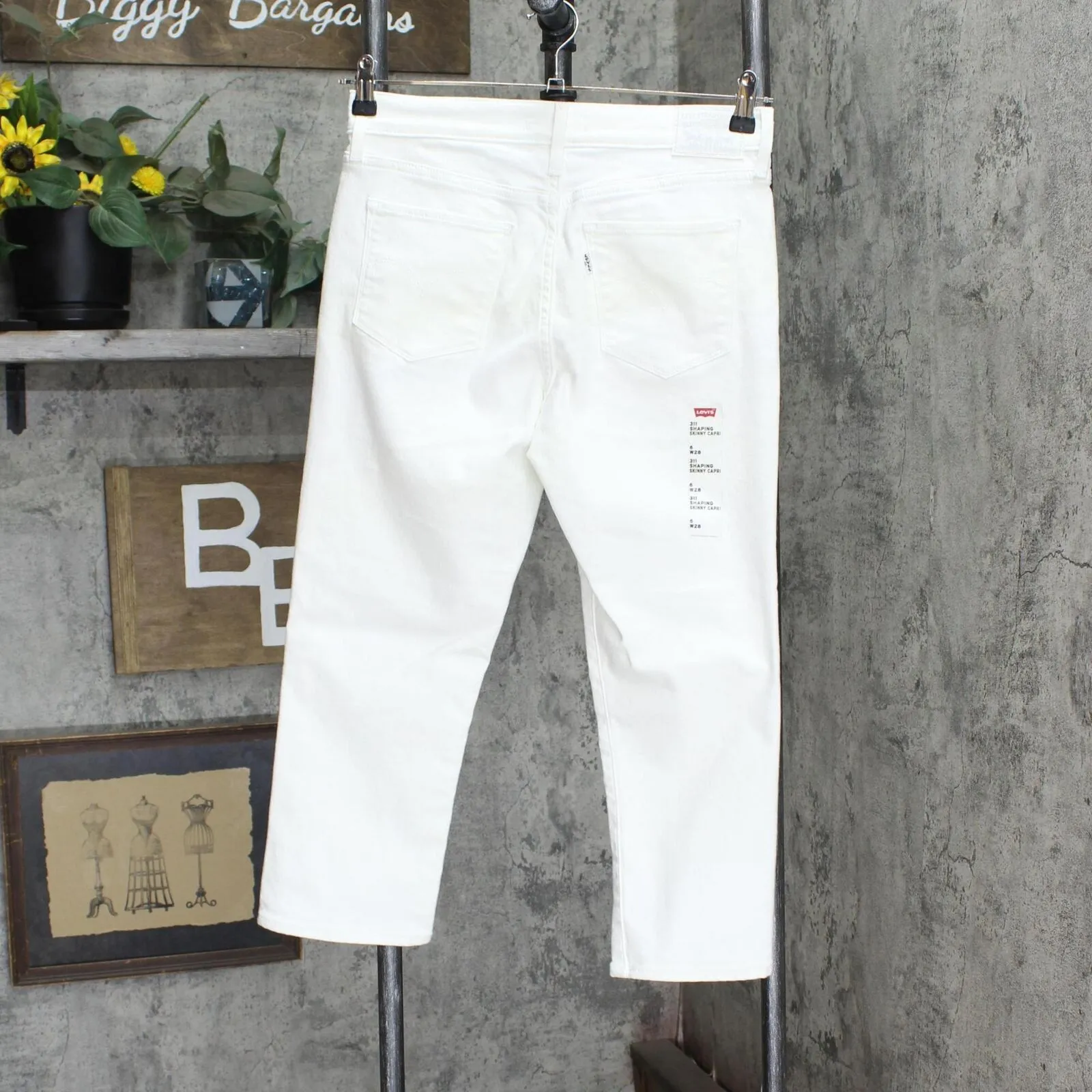 Levi's Women's 311 Shaping Capri Jeans A00860010 White 28