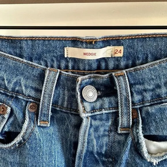 Levi’s Wedgie Icon Fit Ankle Jeans