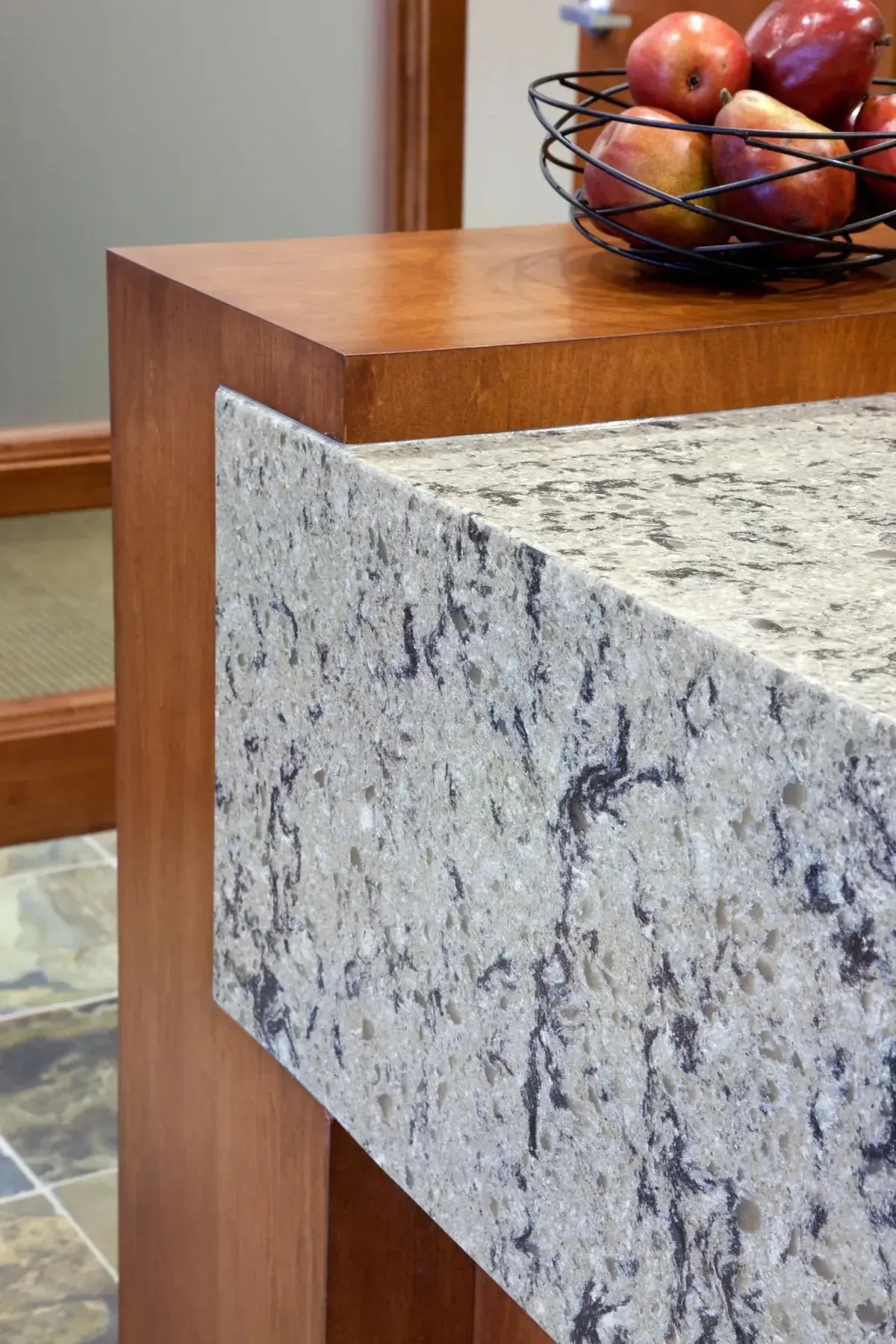 LINCOLNSHIRE Cambria Quartz Slab