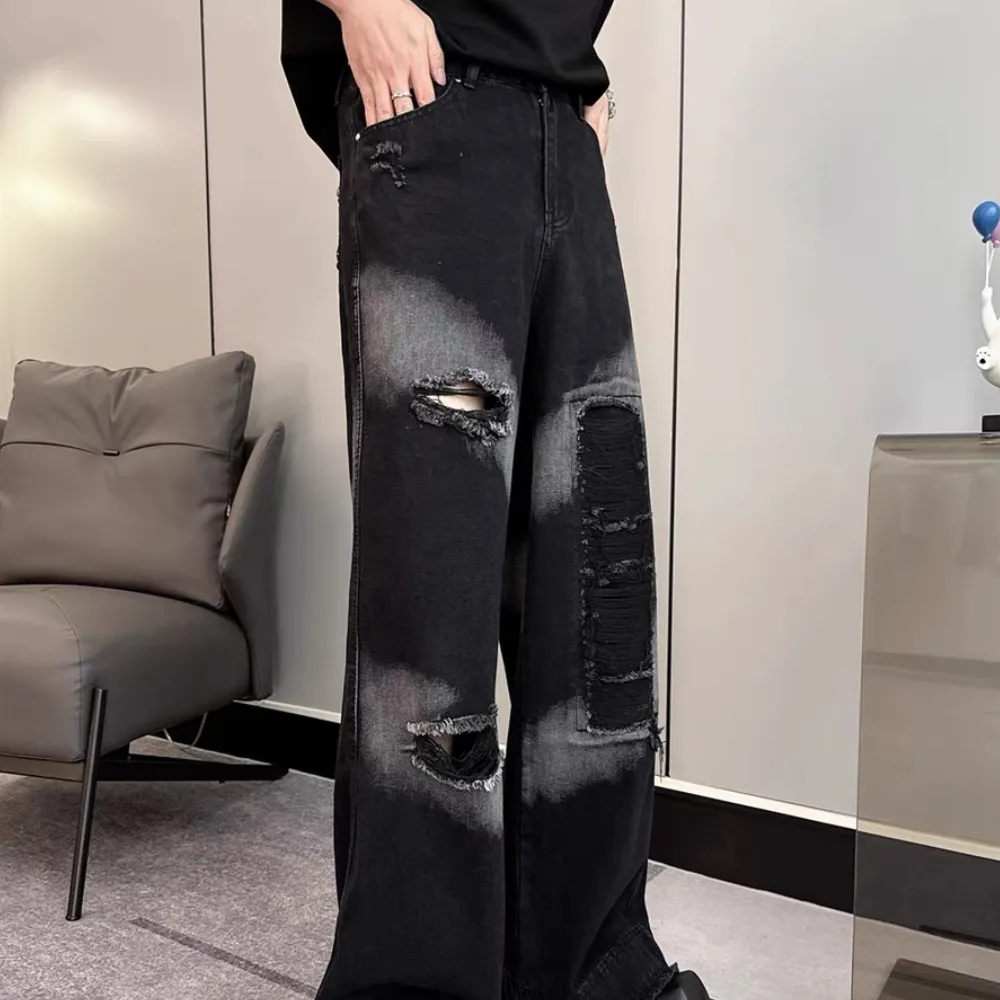 Loose fit ripped jeans