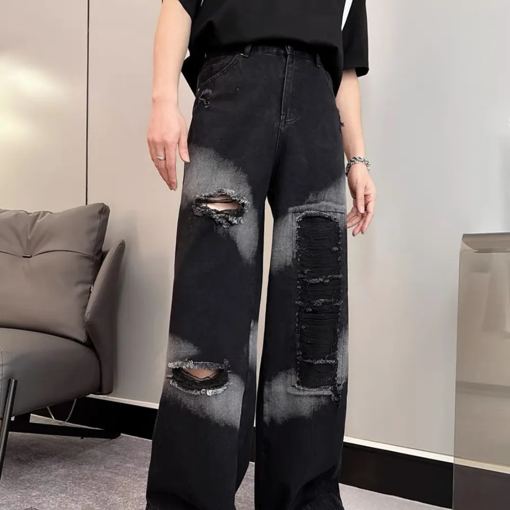 Loose fit ripped jeans