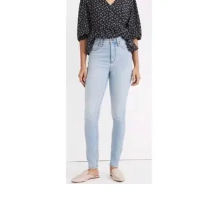 Madewell 11&quot; Roadtripper High Rise Light Wash Jeans