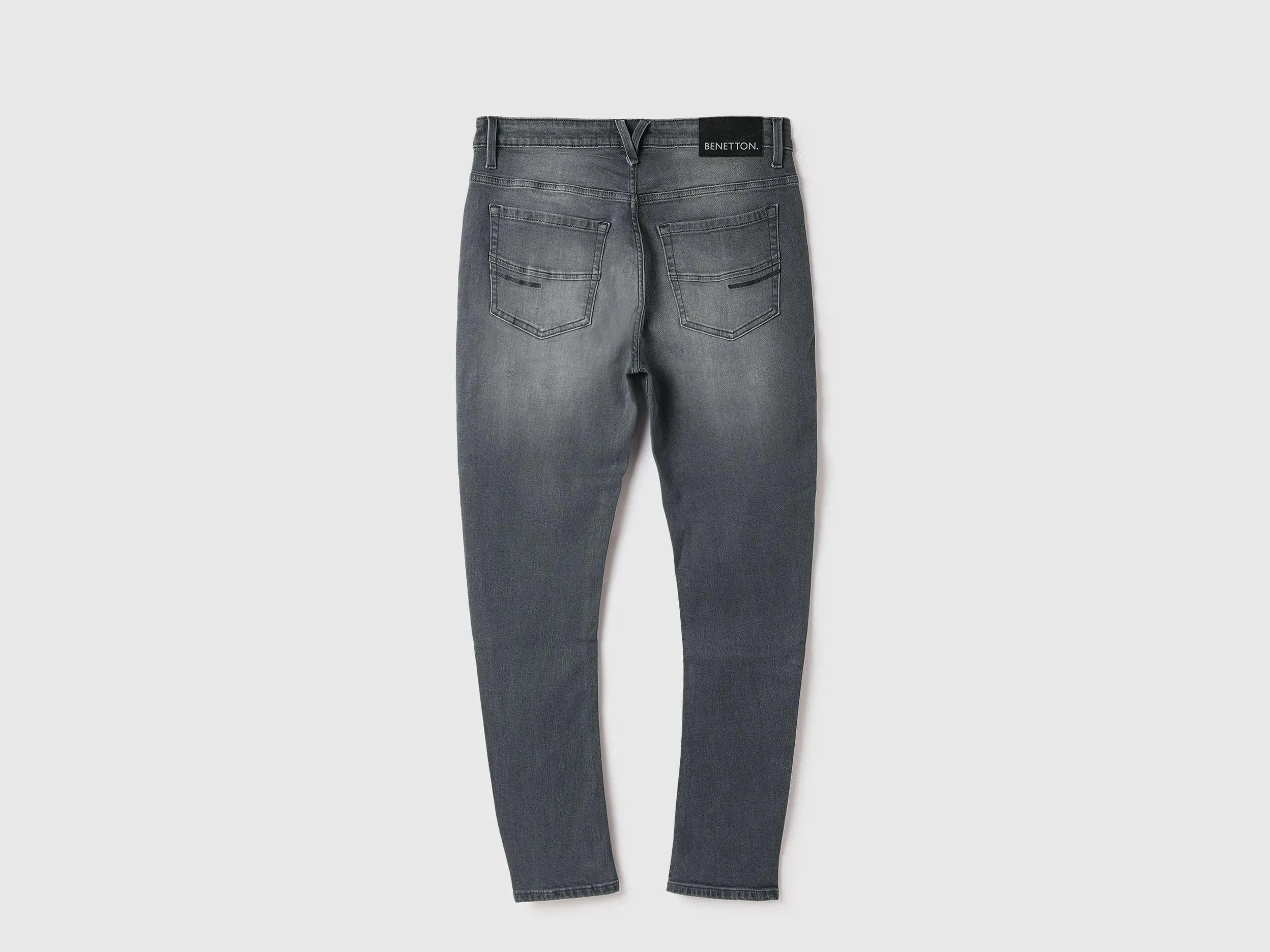 Men Solid Carrot Fit Jeans