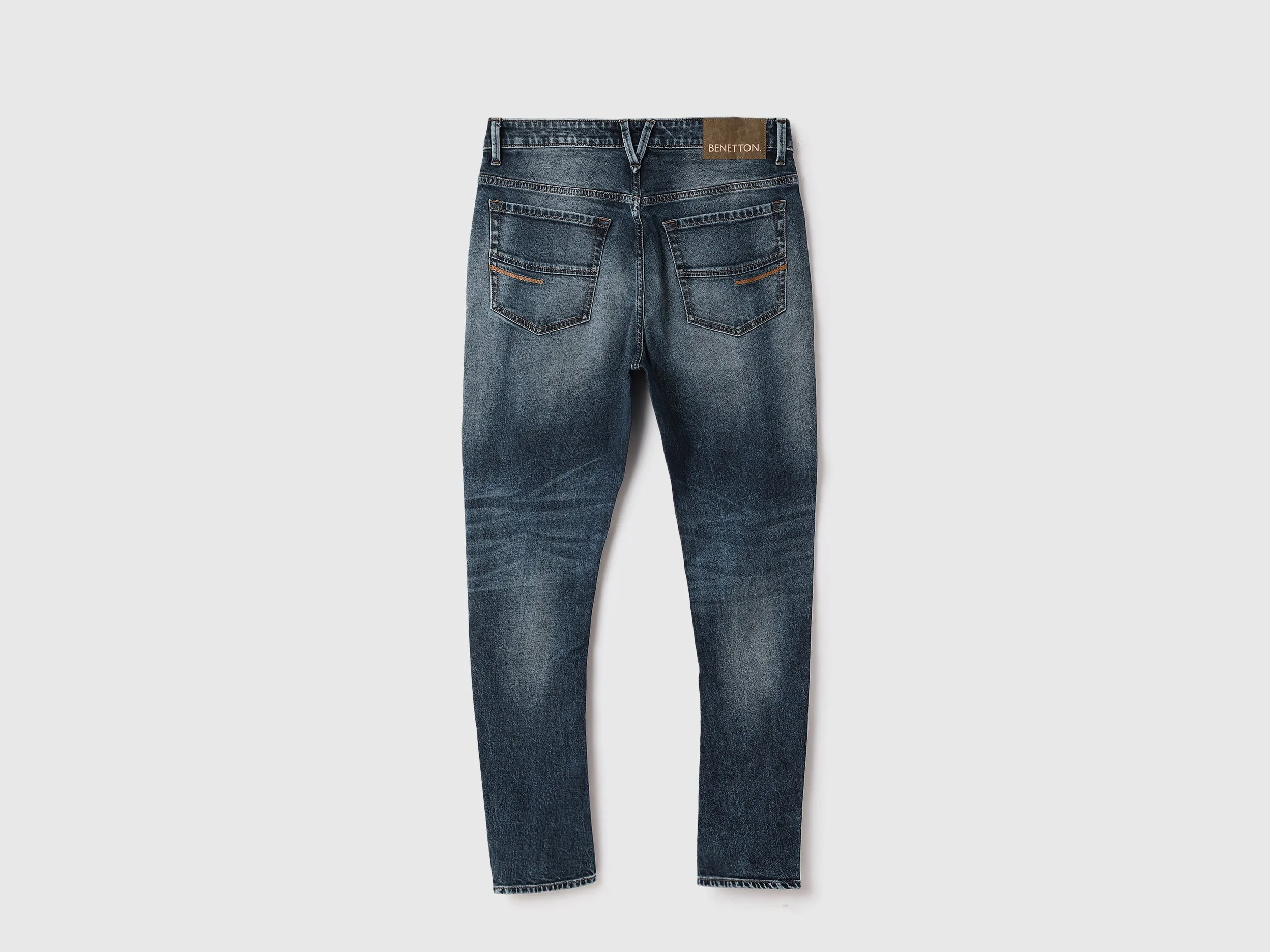 Men Solid Carrot Fit Jeans