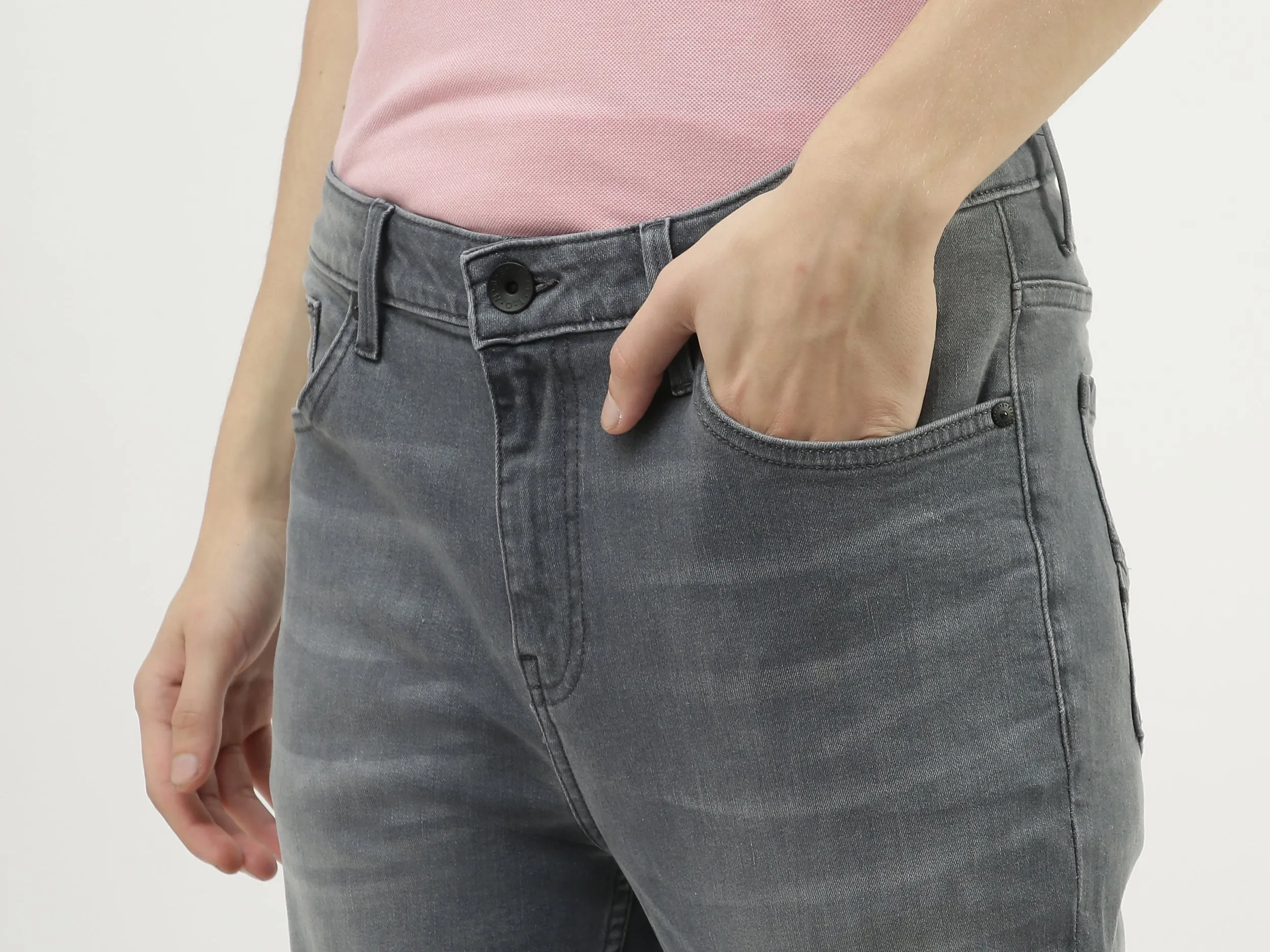 Men Solid Carrot Fit Jeans