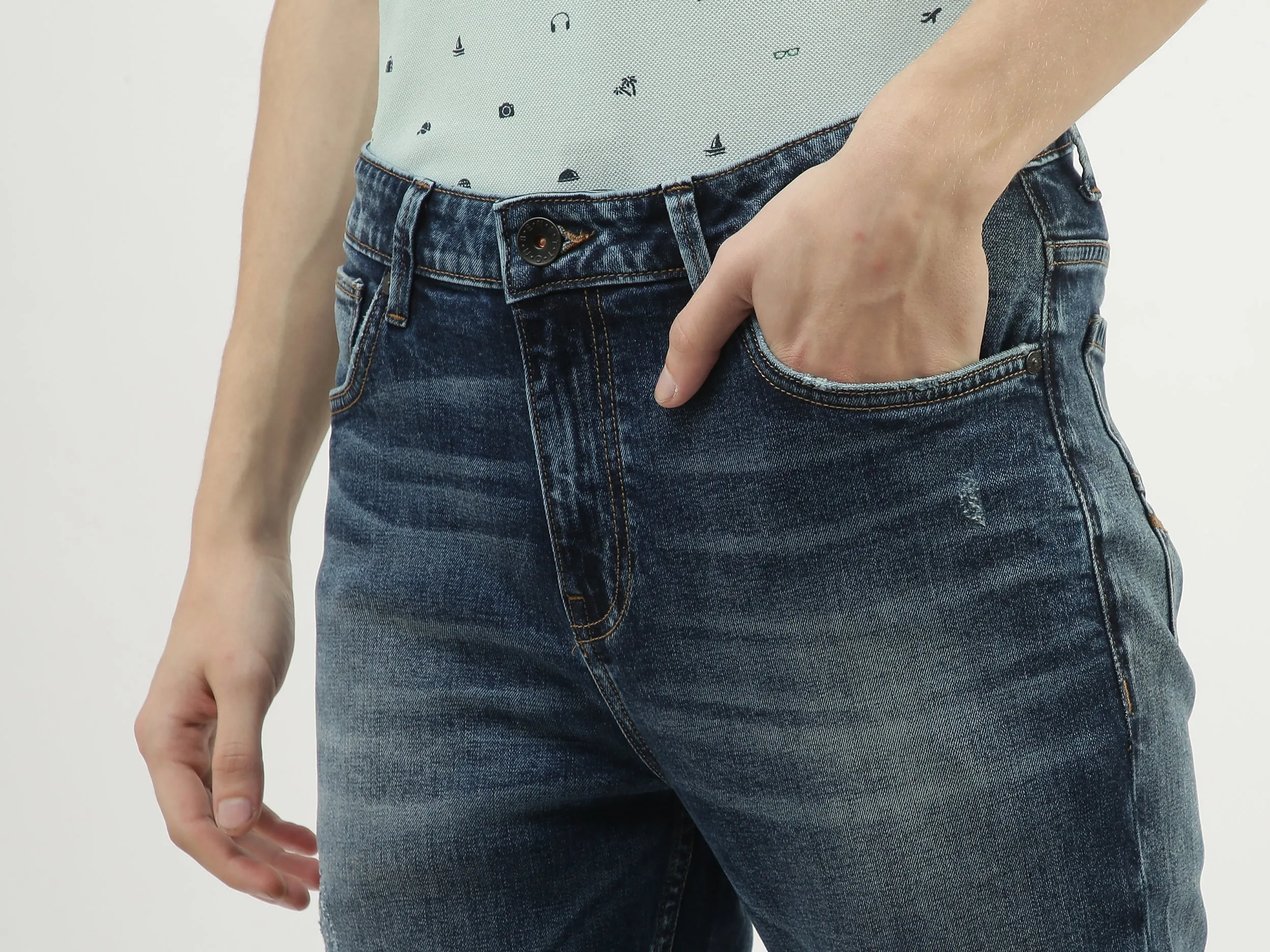 Men Solid Carrot Fit Jeans