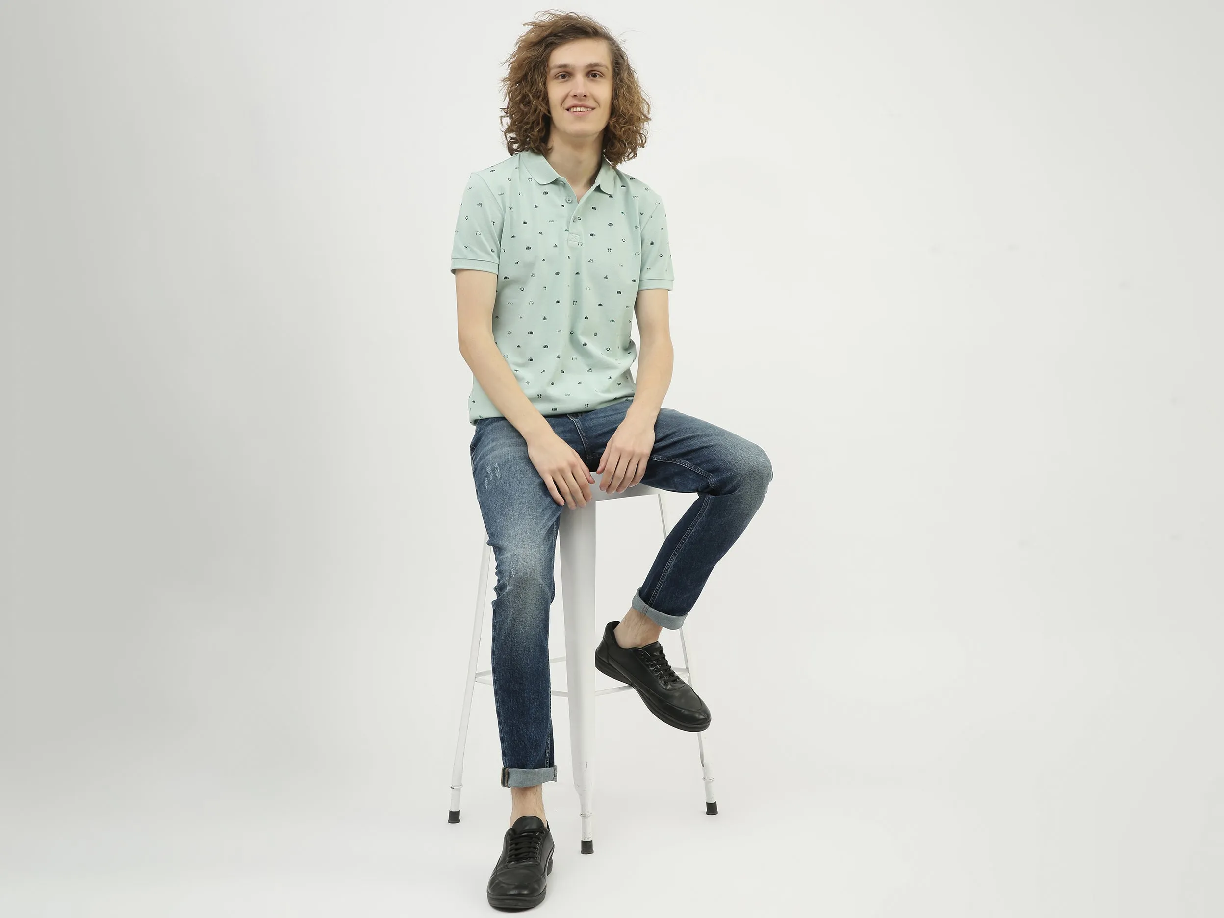Men Solid Carrot Fit Jeans