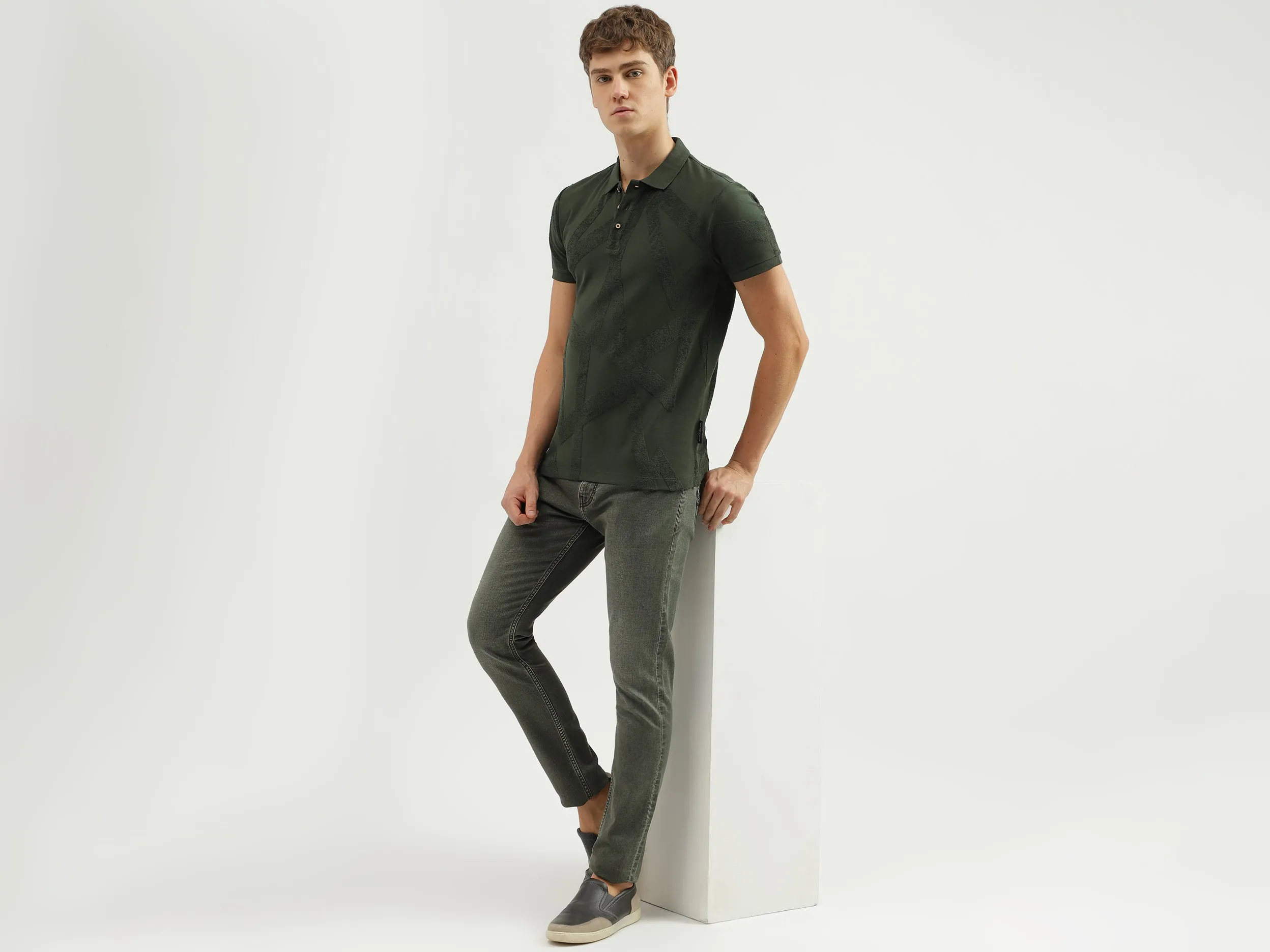 Men's Solid Slim Tapered Fit Jeans