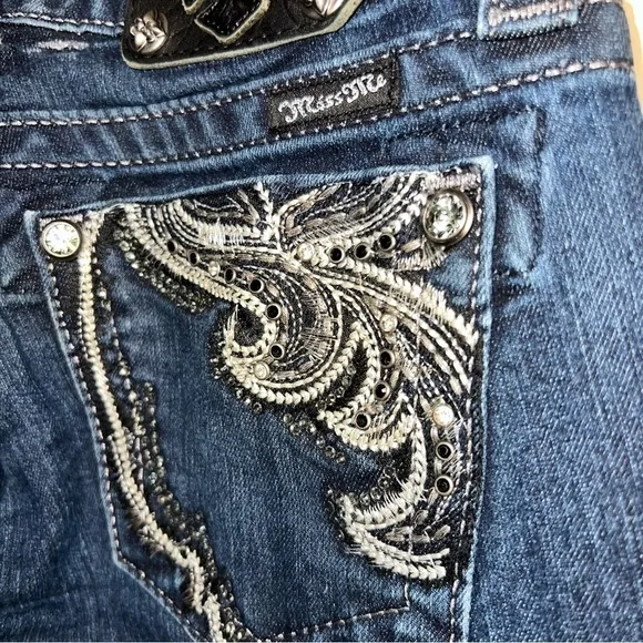 Miss Me for Buckle Embellished Dark Blue Slim Low Rise Capri Jeans Size 25